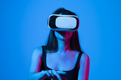 VR工廠 信息技術(shù)咨詢?nèi)绾沃χ圃鞓I(yè)數(shù)字化轉(zhuǎn)型